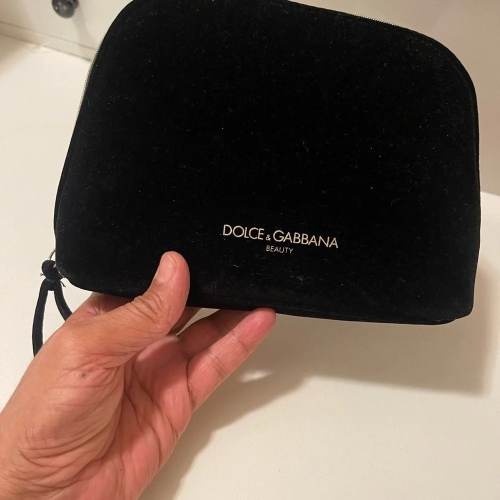 Dolce Gabbana, New beauty bag velvet black color with the gold letter